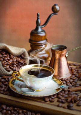 Eski arka plan üzerinde siyah kahve