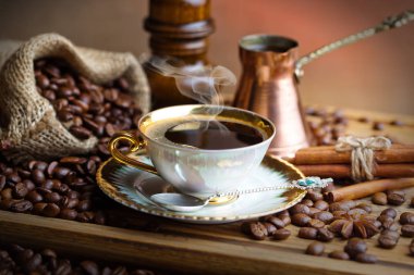 Eski arka plan üzerinde siyah kahve