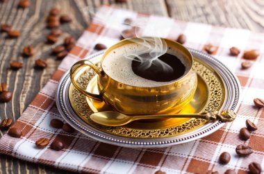 Eski arka plan üzerinde siyah kahve