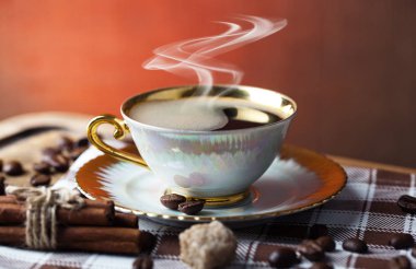 Eski arka plan üzerinde siyah kahve