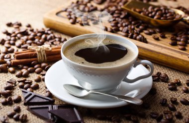 Eski arka plan üzerinde siyah kahve