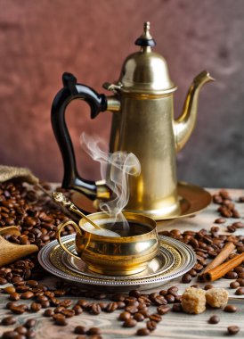 Eski arka plan üzerinde siyah kahve