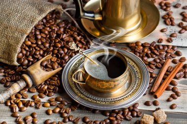 Eski arka plan üzerinde siyah kahve