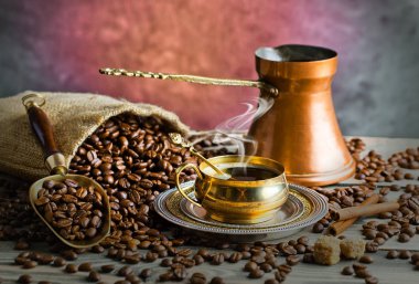 Eski arka plan üzerinde siyah kahve