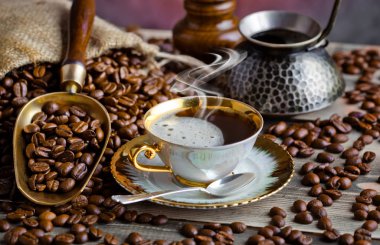 Eski arka plan üzerinde siyah kahve