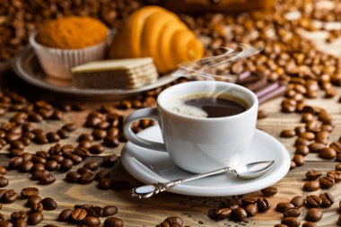 Eski arka plan üzerinde siyah kahve