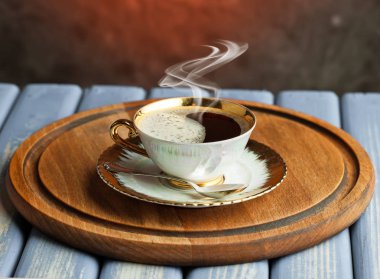 Eski arka plan üzerinde siyah kahve