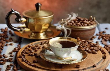 Eski arka plan üzerinde siyah kahve