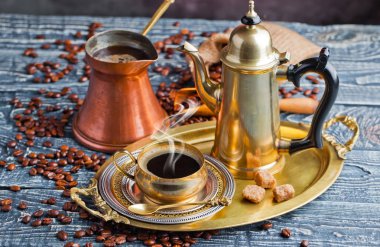 Eski arka plan üzerinde siyah kahve