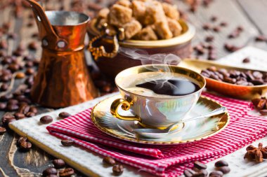 Eski arka plan üzerinde siyah kahve