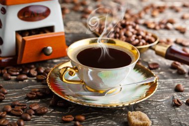 Eski arka plan üzerinde siyah kahve