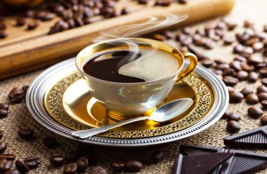 Eski arka plan üzerinde siyah kahve