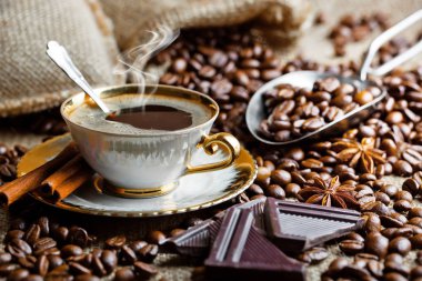 Eski arka plan üzerinde siyah kahve