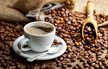 Eski arka plan üzerinde siyah kahve