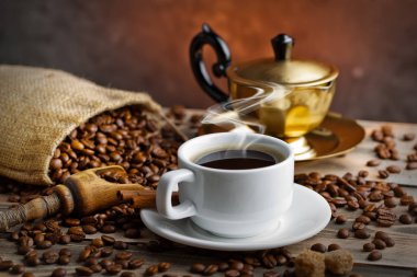 Eski arka plan üzerinde siyah kahve