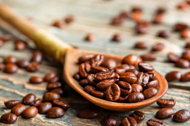 Eski arka plan üzerinde siyah kahve