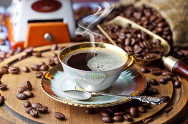 Eski arka plan üzerinde siyah kahve