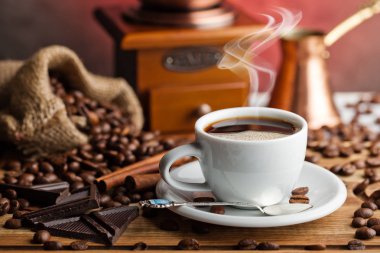 Eski arka plan üzerinde siyah kahve