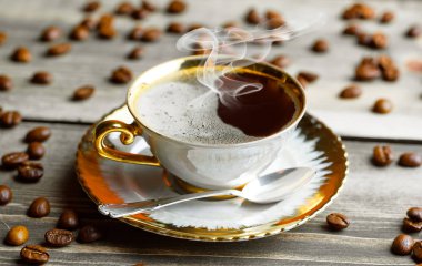 Eski arka plan üzerinde siyah kahve