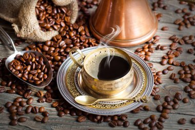 Eski arka plan üzerinde siyah kahve