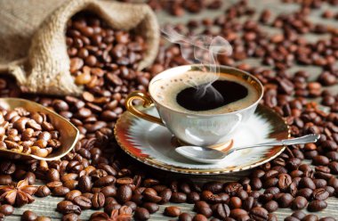 Eski arka plan üzerinde siyah kahve