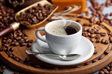 Eski arka plan üzerinde siyah kahve