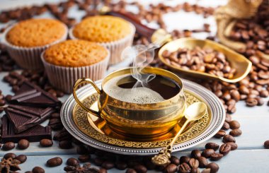 Eski arka plan üzerinde siyah kahve