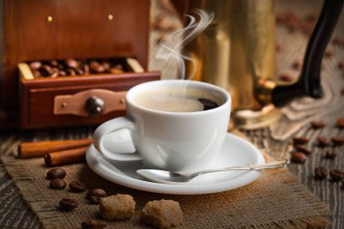 Eski arka plan üzerinde siyah kahve