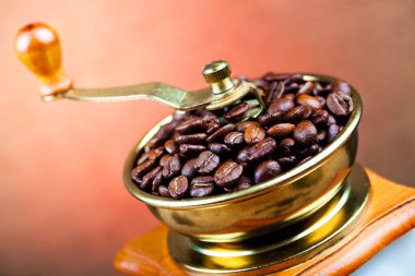 Eski arka plan üzerinde siyah kahve