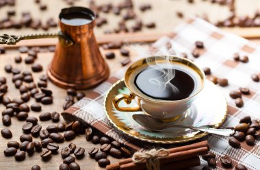 Eski arka plan üzerinde siyah kahve