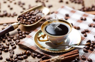 Eski arka plan üzerinde siyah kahve