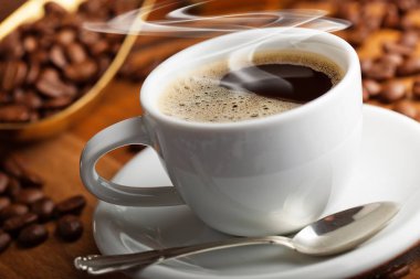 Eski arka plan üzerinde siyah kahve