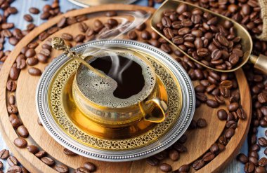 Eski arka plan üzerinde siyah kahve