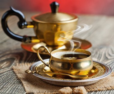 Eski arka plan üzerinde siyah kahve