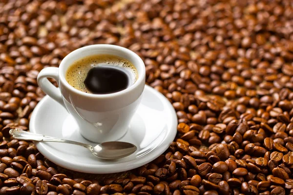 Caffè nero sul vecchio sfondo — Foto Stock