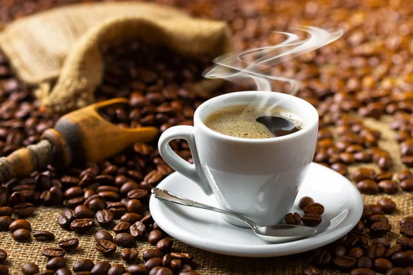 Eski arka plan üzerinde siyah kahve