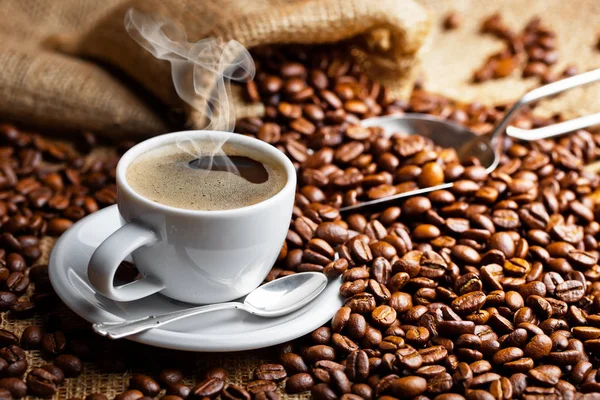 Eski arka plan üzerinde siyah kahve