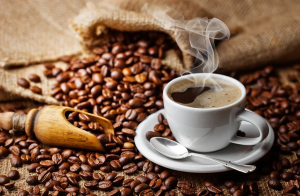 Eski arka plan üzerinde siyah kahve