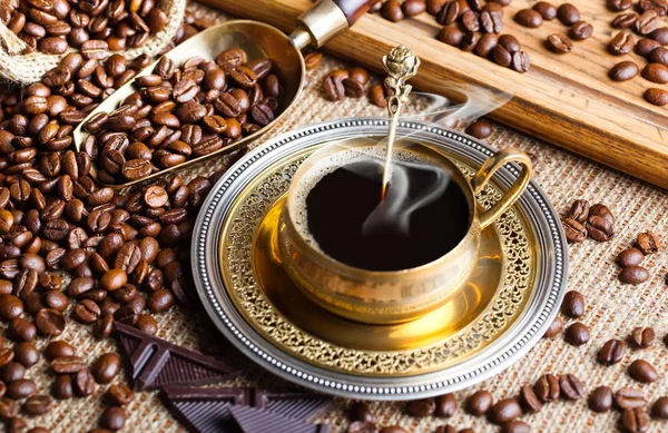 Eski arka plan üzerinde siyah kahve