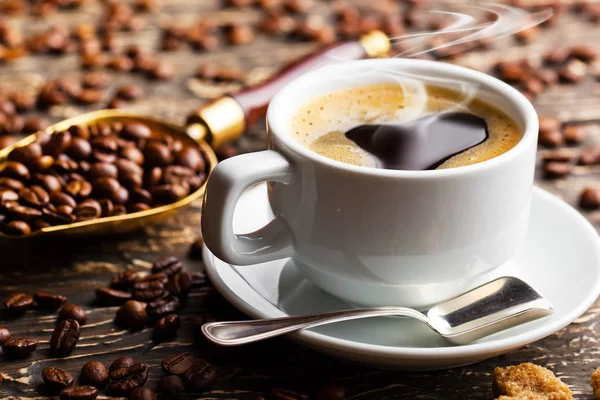 Eski arka plan üzerinde siyah kahve