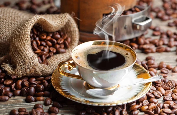 Eski arka plan üzerinde siyah kahve