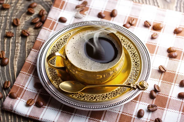 Eski arka plan üzerinde siyah kahve