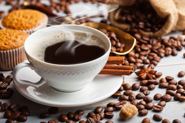 Eski arka plan üzerinde siyah kahve