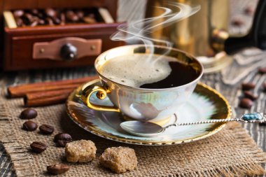 Eski arka plan üzerinde siyah kahve