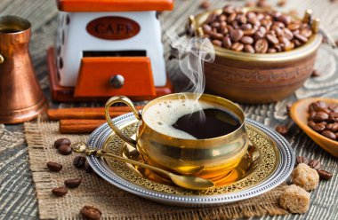 Eski arka plan üzerinde siyah kahve