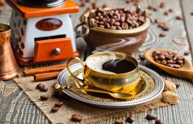 Eski arka plan üzerinde siyah kahve