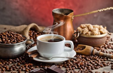 Eski arka plan üzerinde siyah kahve