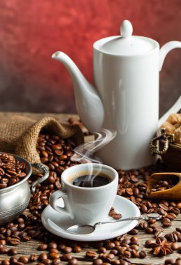 Eski arka plan üzerinde siyah kahve