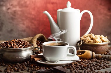 Eski arka plan üzerinde siyah kahve