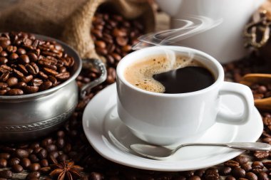 Eski arka plan üzerinde siyah kahve